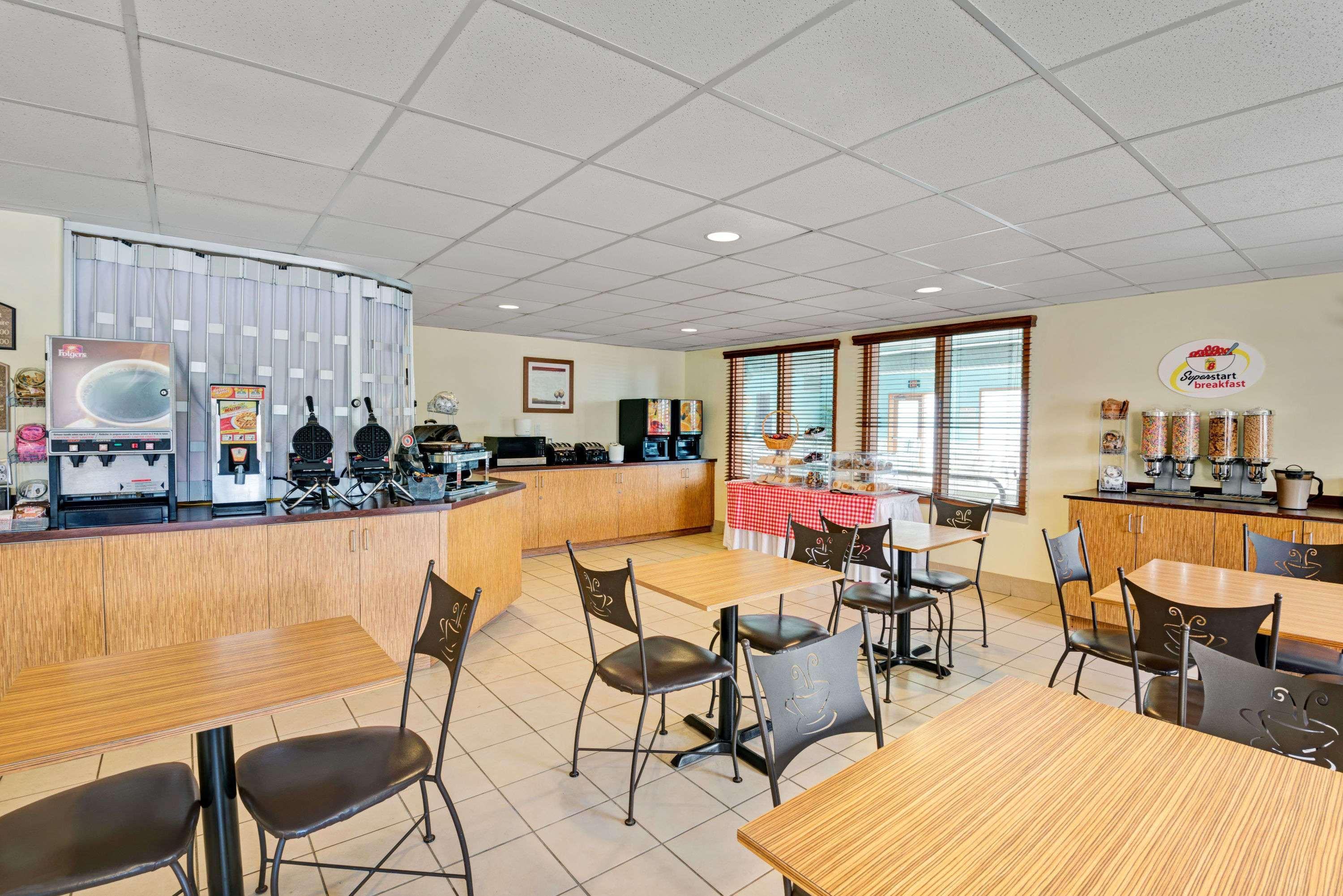 Super 8 By Wyndham Barrie South Hotel Exterior photo