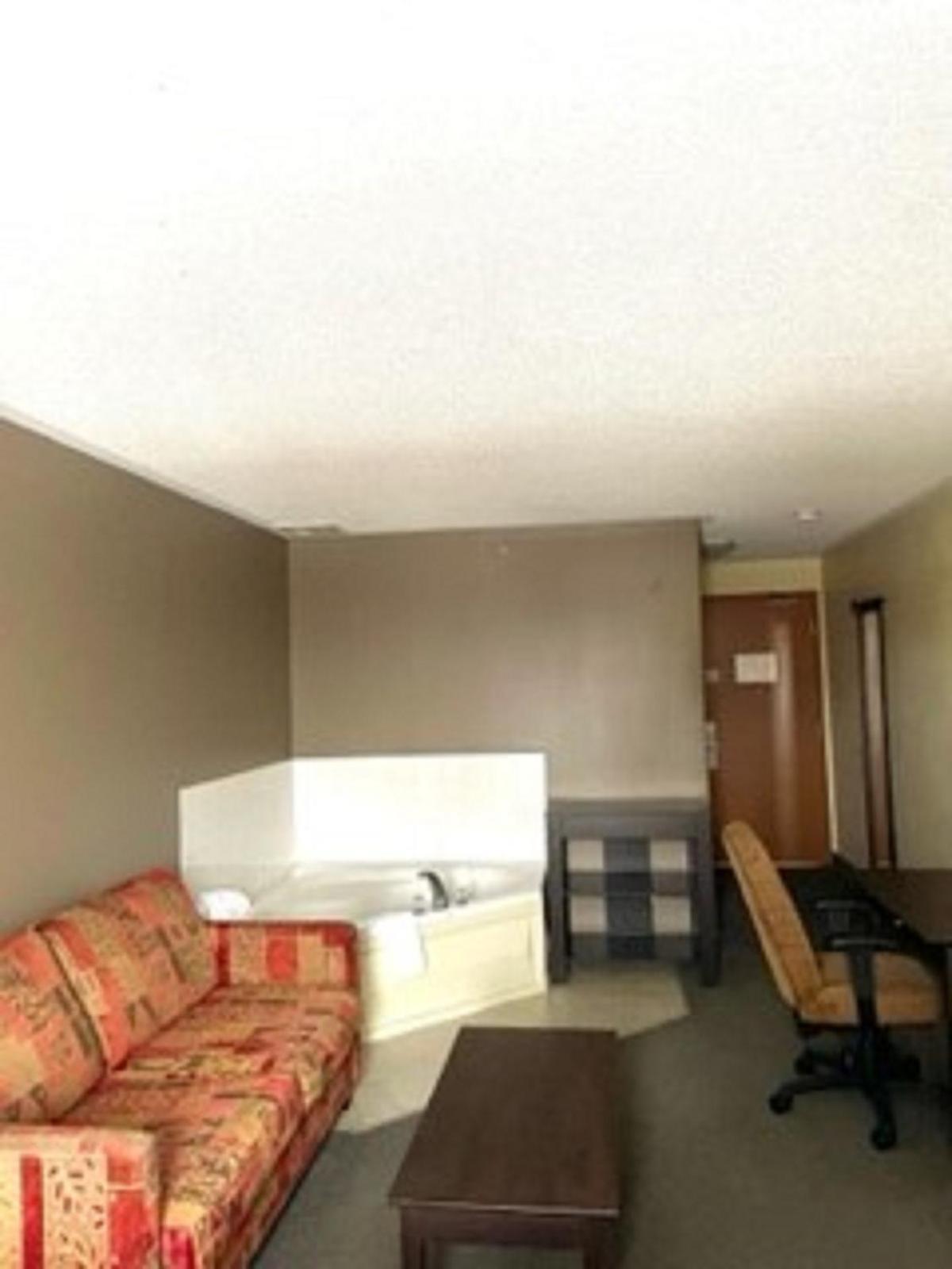 Super 8 By Wyndham Barrie South Hotel Exterior photo