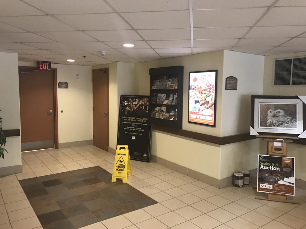 Super 8 By Wyndham Barrie South Hotel Exterior photo