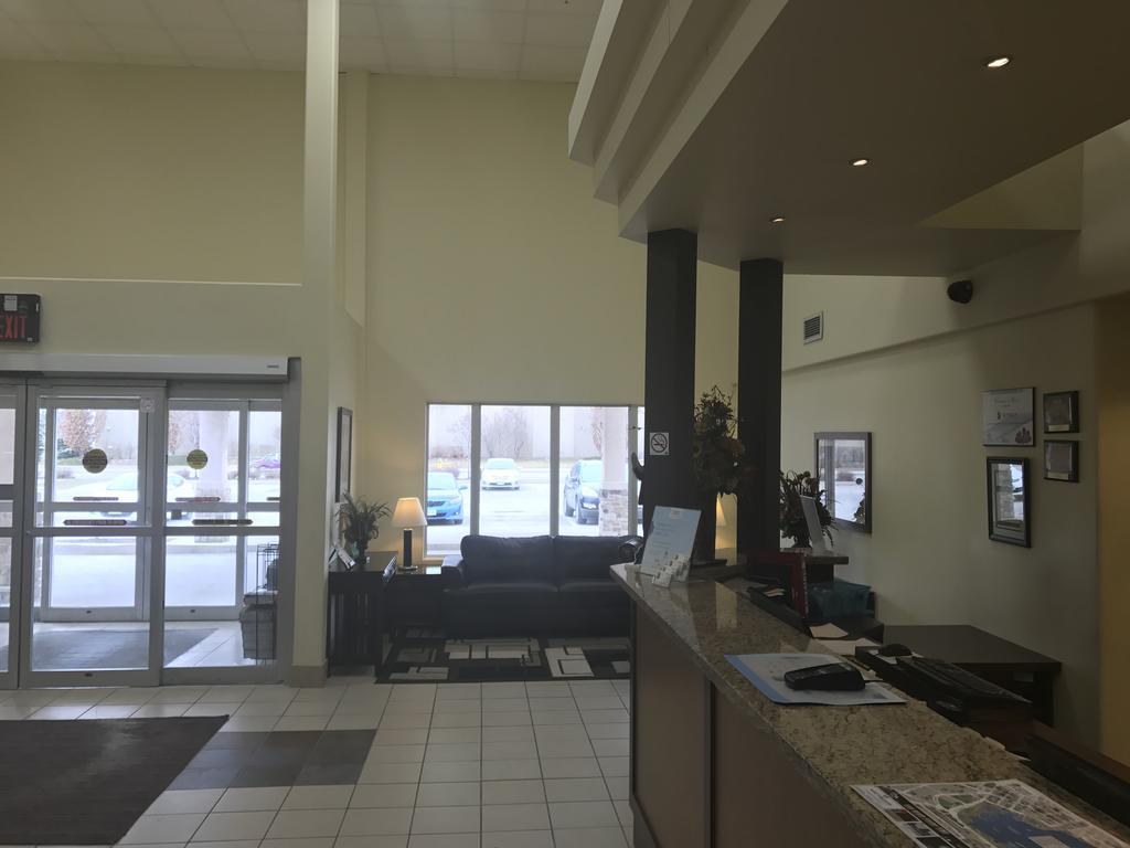 Super 8 By Wyndham Barrie South Hotel Exterior photo