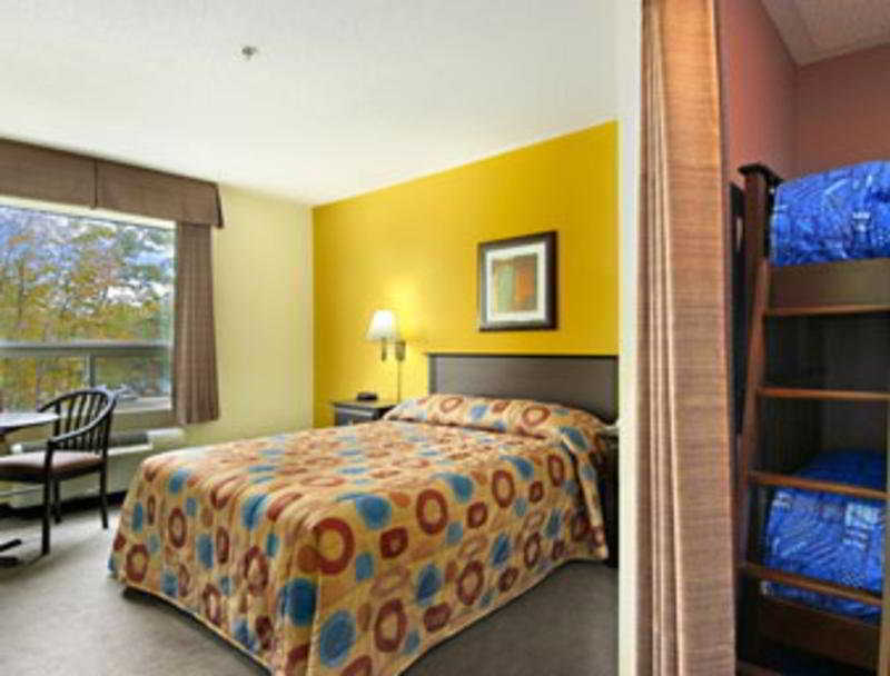 Super 8 By Wyndham Barrie South Hotel Exterior photo