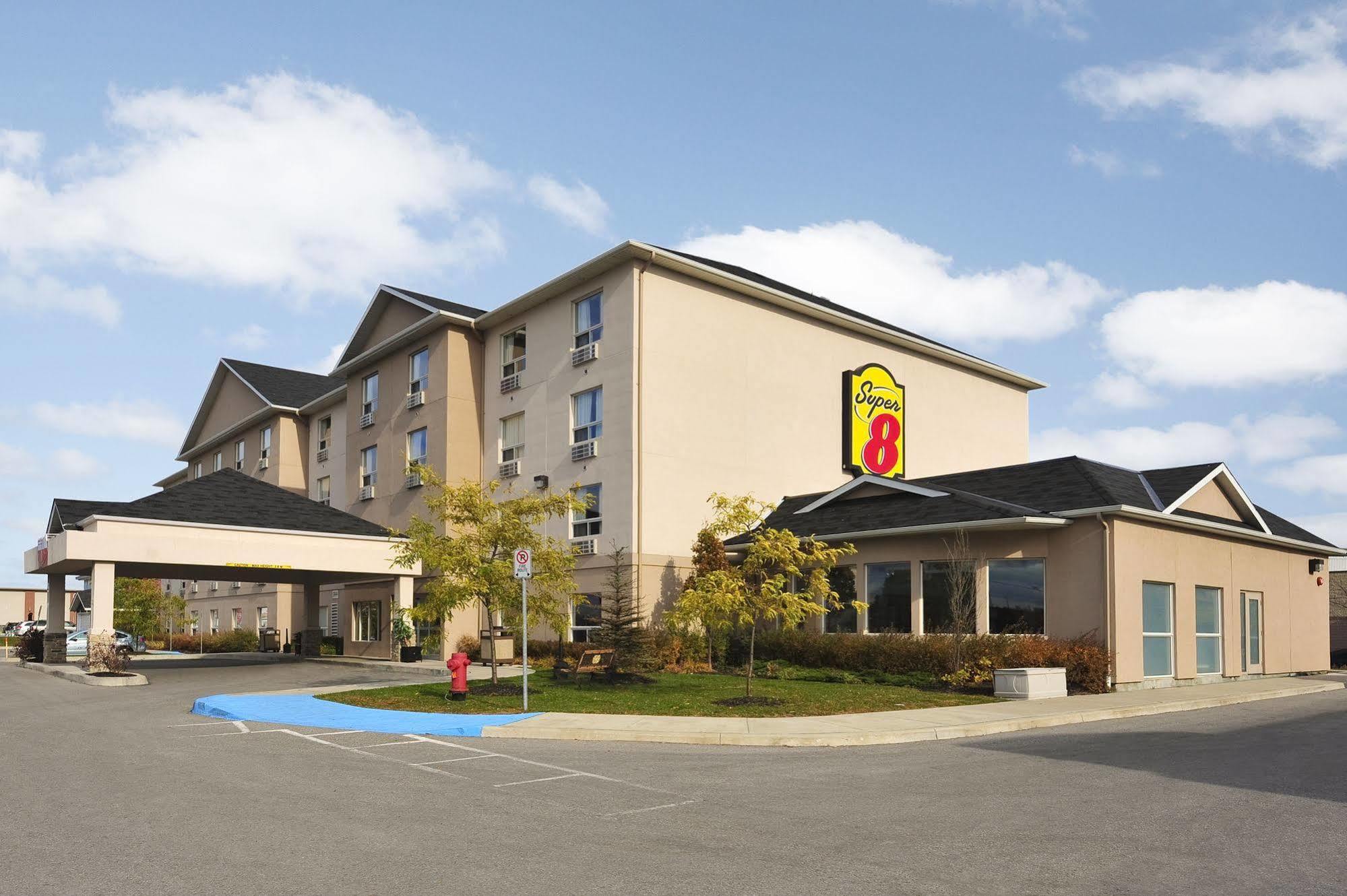 Super 8 By Wyndham Barrie South Hotel Exterior photo